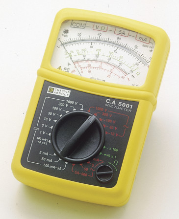 Multimètre analogique livré en mallette