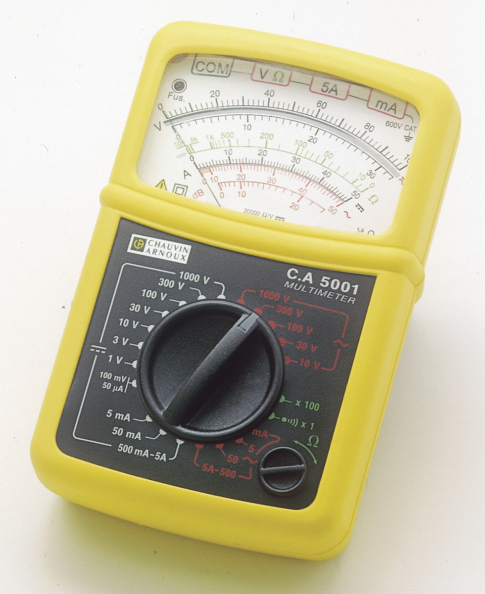 Multimètre analogique livré en mallette