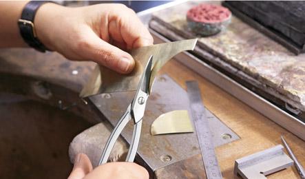 Ciseaux d'orfèvre coudés nickelés avec anneaux longs 175mm 