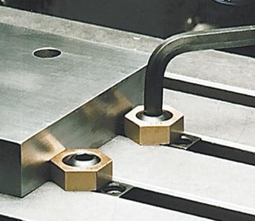 Crampon de bridage à vis excentrique pour plateau machine rainure en T 16 