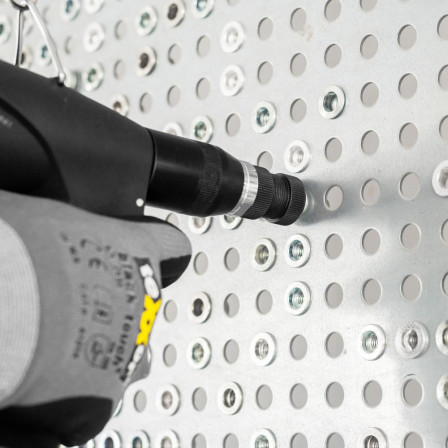 Riveteuse à écrous aveugles airPower 4 course 7 / 18,7 kN 